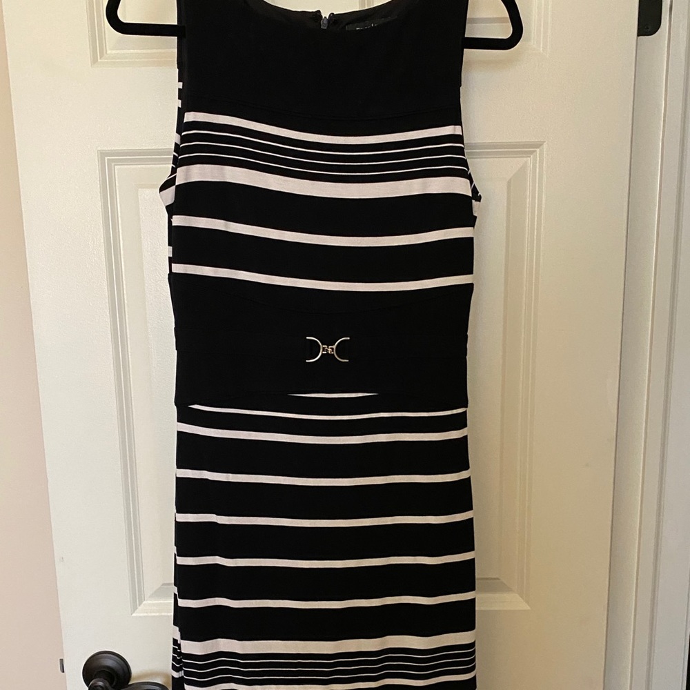 White House Black Market Size 4 Dress PERFECT COND